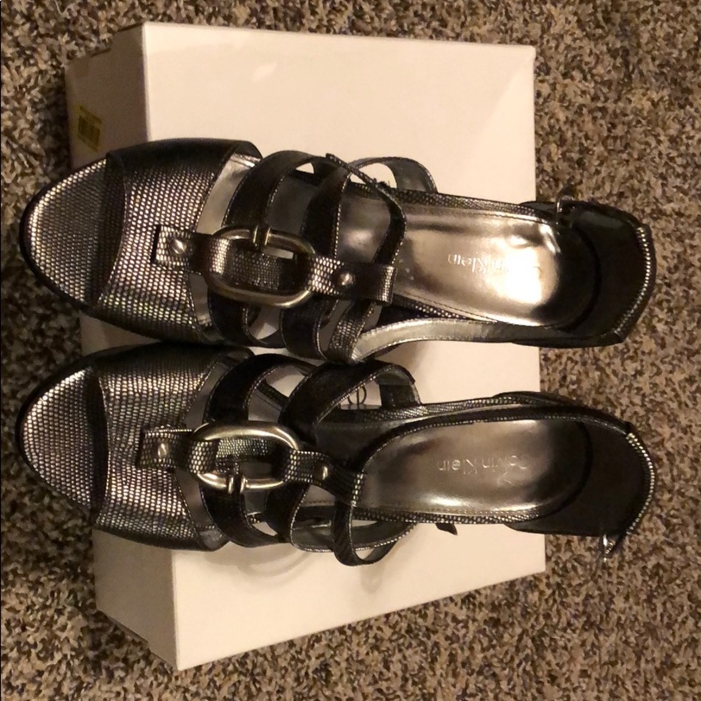 Calvin Klein size 8 metallic gray shoes